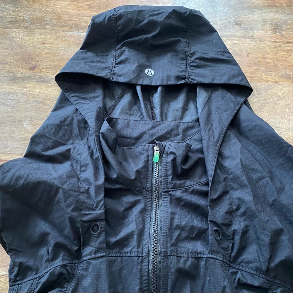 LULULEMON lightweight wind vest with hood